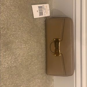Brand New! Michael Kors Saratoga Wallet